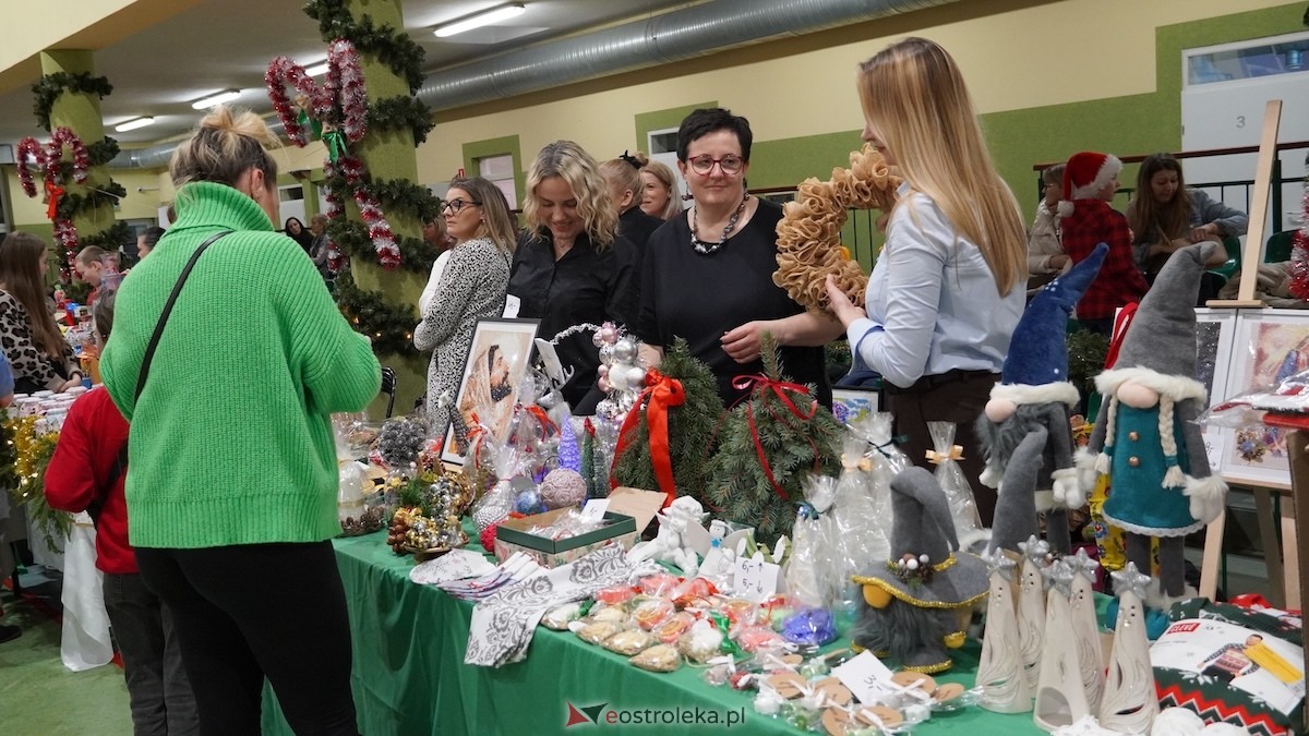 III Szkolny Kiermasz Bożonarodzeniowy w Rzekuniu [12.12.2025] - zdjęcie #63 - eOstroleka.pl