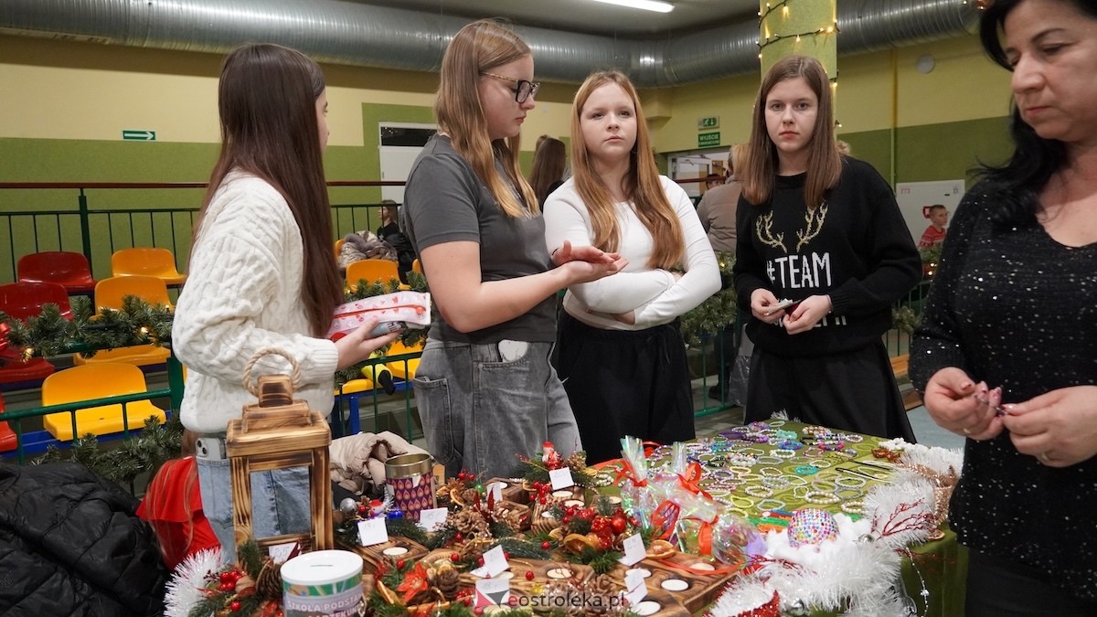 III Szkolny Kiermasz Bożonarodzeniowy w Rzekuniu [12.12.2025] - zdjęcie #62 - eOstroleka.pl