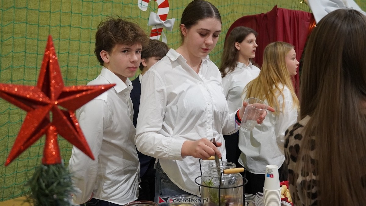III Szkolny Kiermasz Bożonarodzeniowy w Rzekuniu [12.12.2025] - zdjęcie #60 - eOstroleka.pl