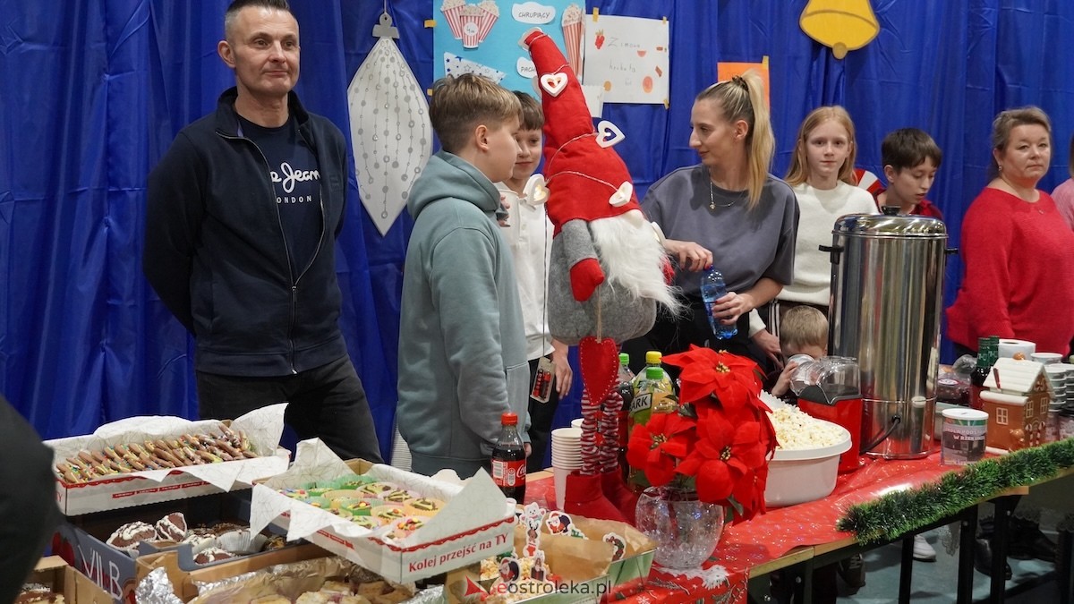 III Szkolny Kiermasz Bożonarodzeniowy w Rzekuniu [12.12.2025] - zdjęcie #56 - eOstroleka.pl