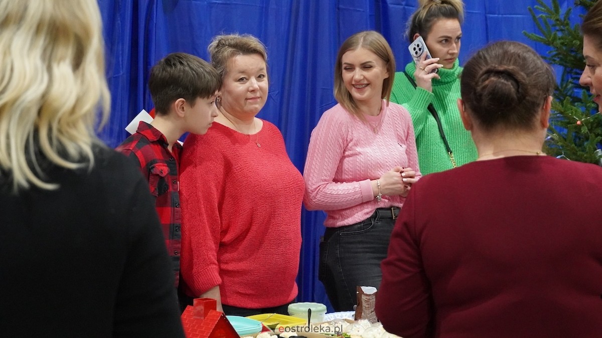 III Szkolny Kiermasz Bożonarodzeniowy w Rzekuniu [12.12.2025] - zdjęcie #55 - eOstroleka.pl
