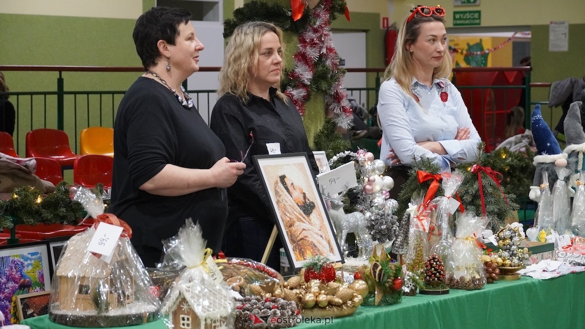 III Szkolny Kiermasz Bożonarodzeniowy w Rzekuniu [12.12.2025] - zdjęcie #52 - eOstroleka.pl