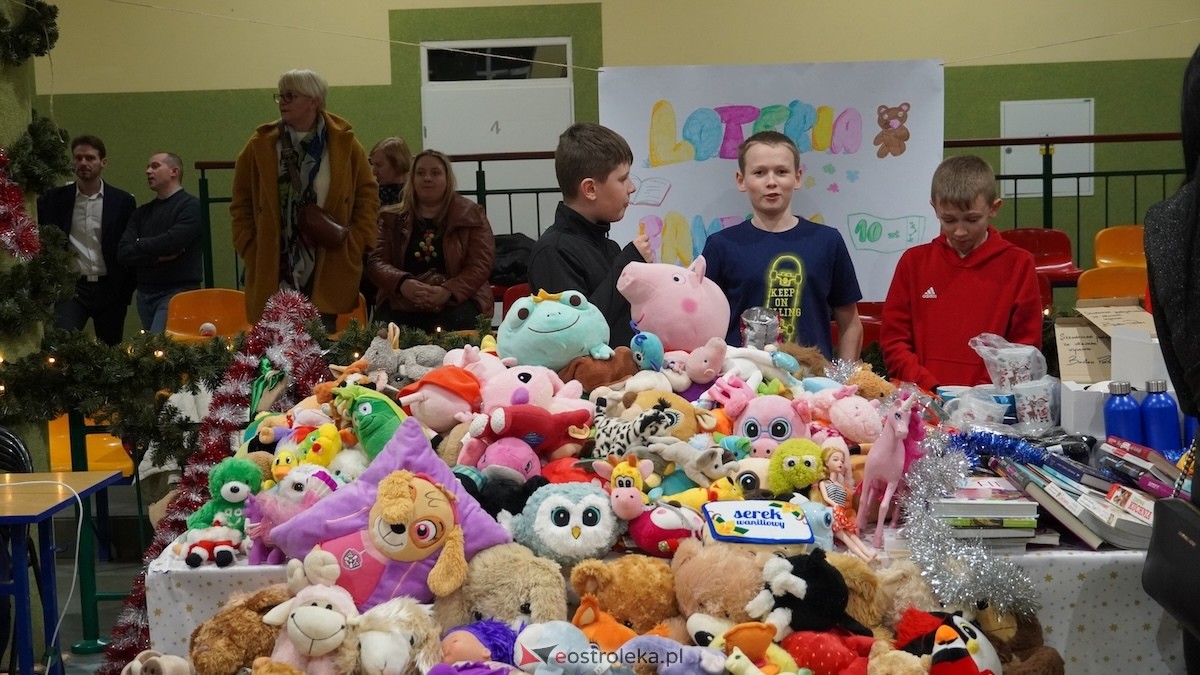 III Szkolny Kiermasz Bożonarodzeniowy w Rzekuniu [12.12.2025] - zdjęcie #50 - eOstroleka.pl
