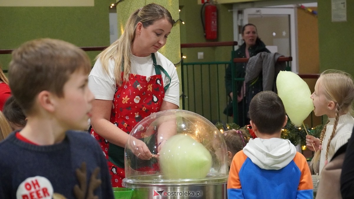 III Szkolny Kiermasz Bożonarodzeniowy w Rzekuniu [12.12.2025] - zdjęcie #36 - eOstroleka.pl