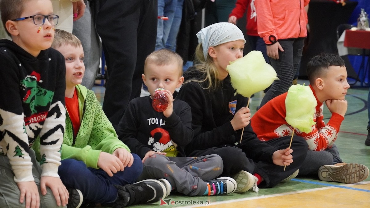 III Szkolny Kiermasz Bożonarodzeniowy w Rzekuniu [12.12.2025] - zdjęcie #9 - eOstroleka.pl