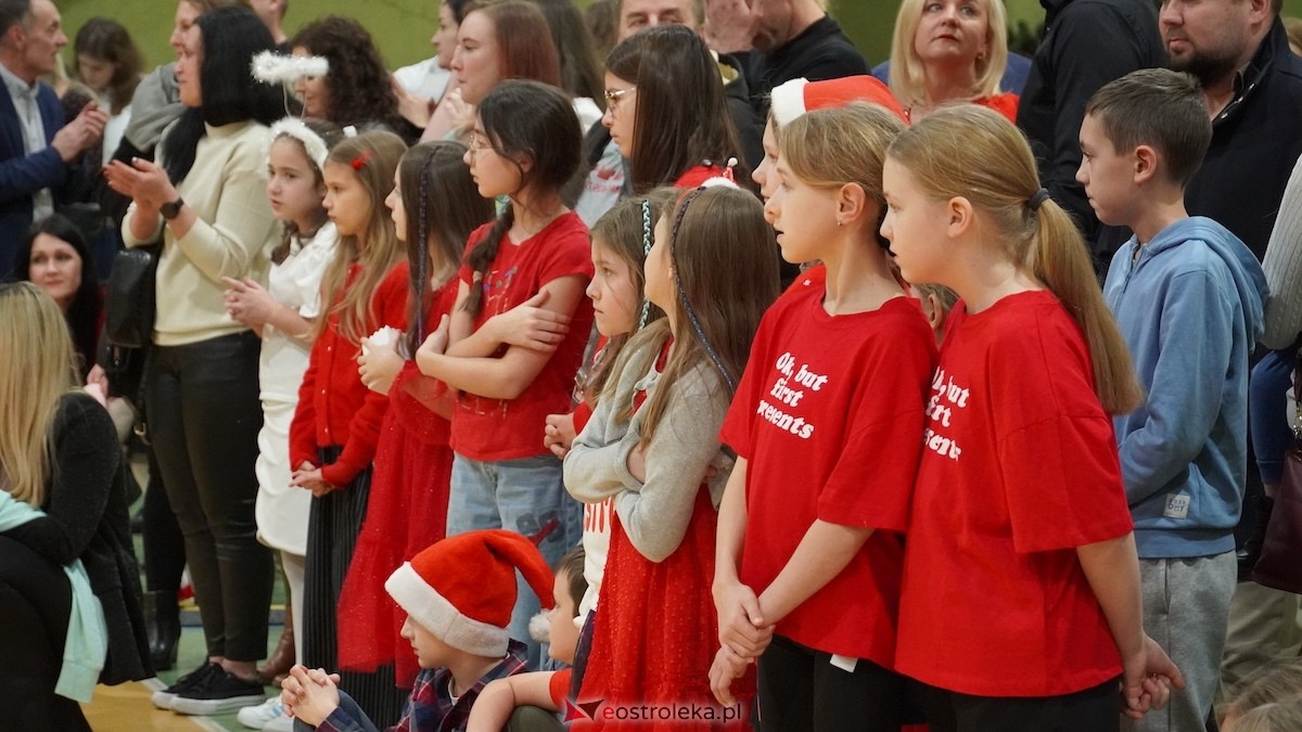 III Szkolny Kiermasz Bożonarodzeniowy w Rzekuniu [12.12.2025] - zdjęcie #4 - eOstroleka.pl