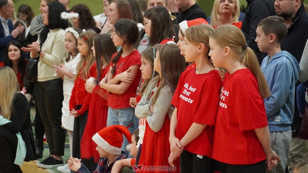 III Szkolny Kiermasz Bożonarodzeniowy w Rzekuniu [12.12.2025] - zdjęcie #3 - eOstroleka.pl