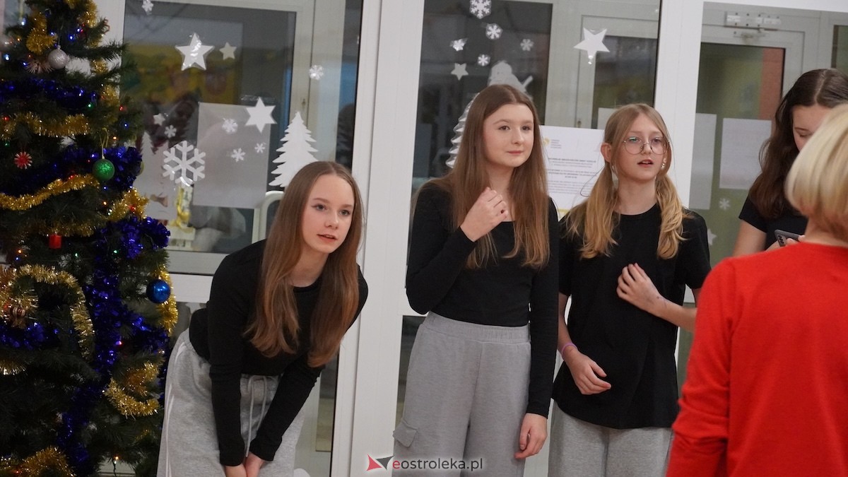III Szkolny Kiermasz Bożonarodzeniowy w Rzekuniu [12.12.2025] - zdjęcie #2 - eOstroleka.pl