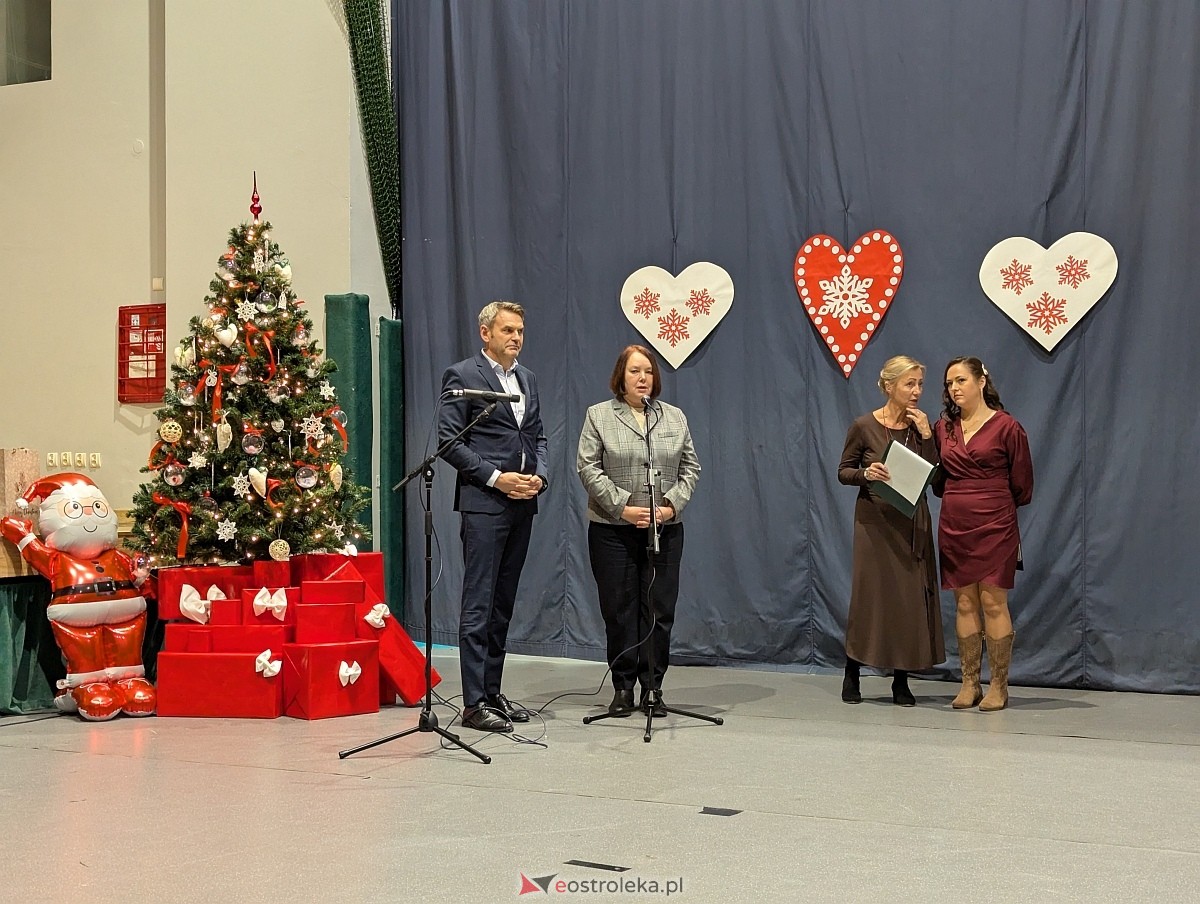 Wigilijne spotkanie dla podopiecznych Zespołu Placówek Wsparcia Dziennego [12.12.2025] - zdjęcie #26 - eOstroleka.pl