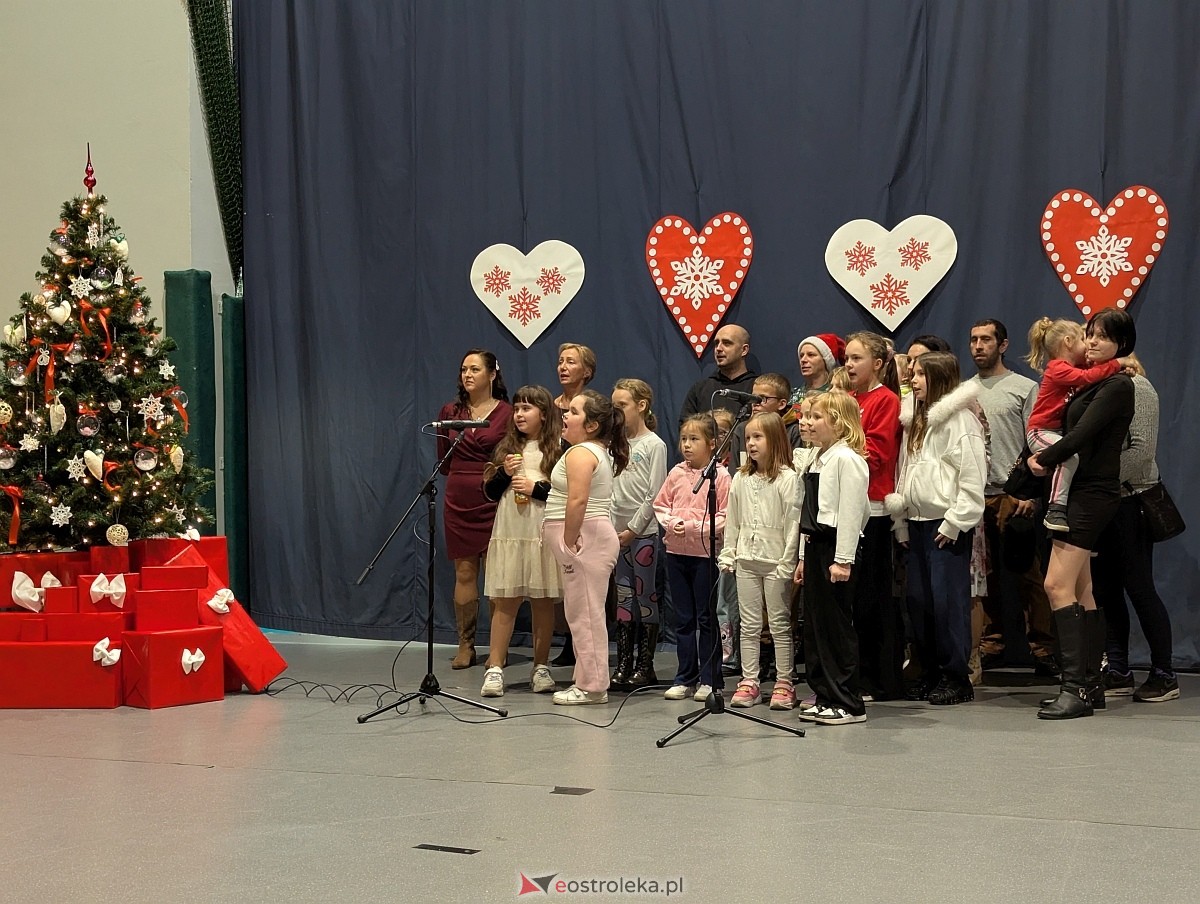 Wigilijne spotkanie dla podopiecznych Zespołu Placówek Wsparcia Dziennego [12.12.2025] - zdjęcie #21 - eOstroleka.pl