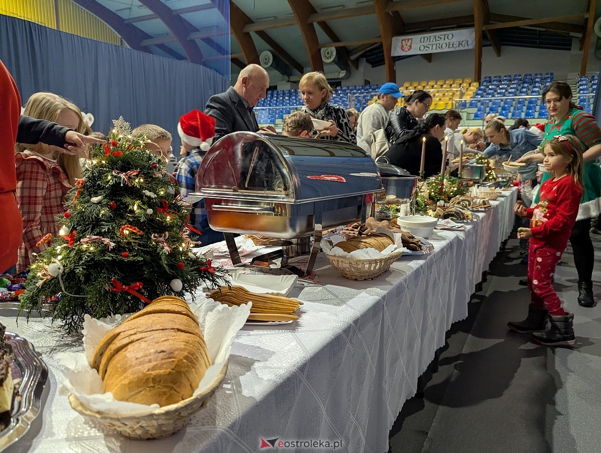 Wigilijne spotkanie dla podopiecznych Zespołu Placówek Wsparcia Dziennego [12.12.2025] - zdjęcie #19 - eOstroleka.pl