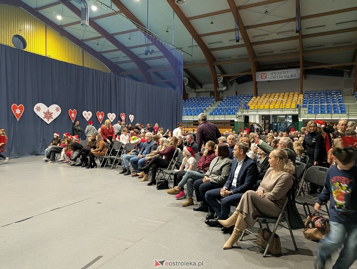 Wigilijne spotkanie dla podopiecznych Zespołu Placówek Wsparcia Dziennego [12.12.2025] - zdjęcie #18 - eOstroleka.pl