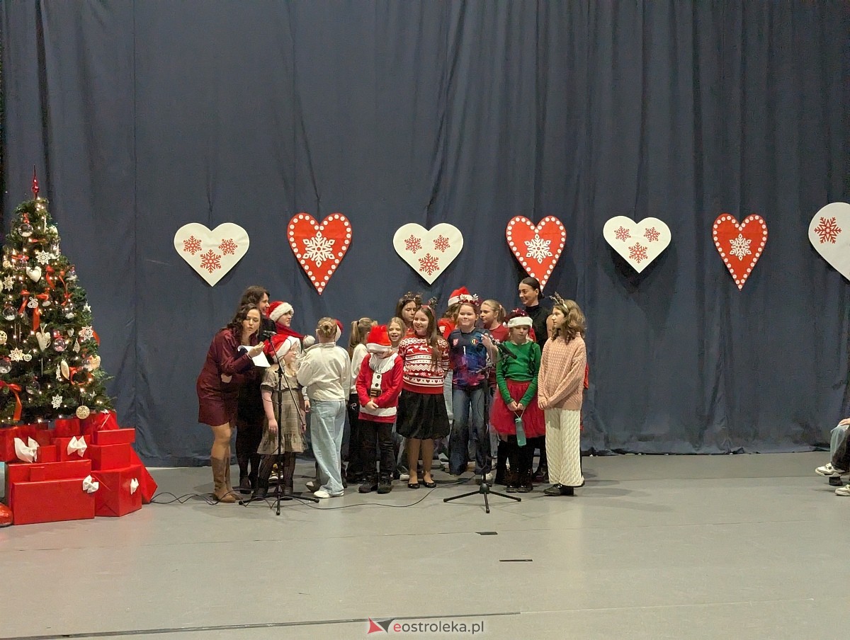 Wigilijne spotkanie dla podopiecznych Zespołu Placówek Wsparcia Dziennego [12.12.2025] - zdjęcie #17 - eOstroleka.pl