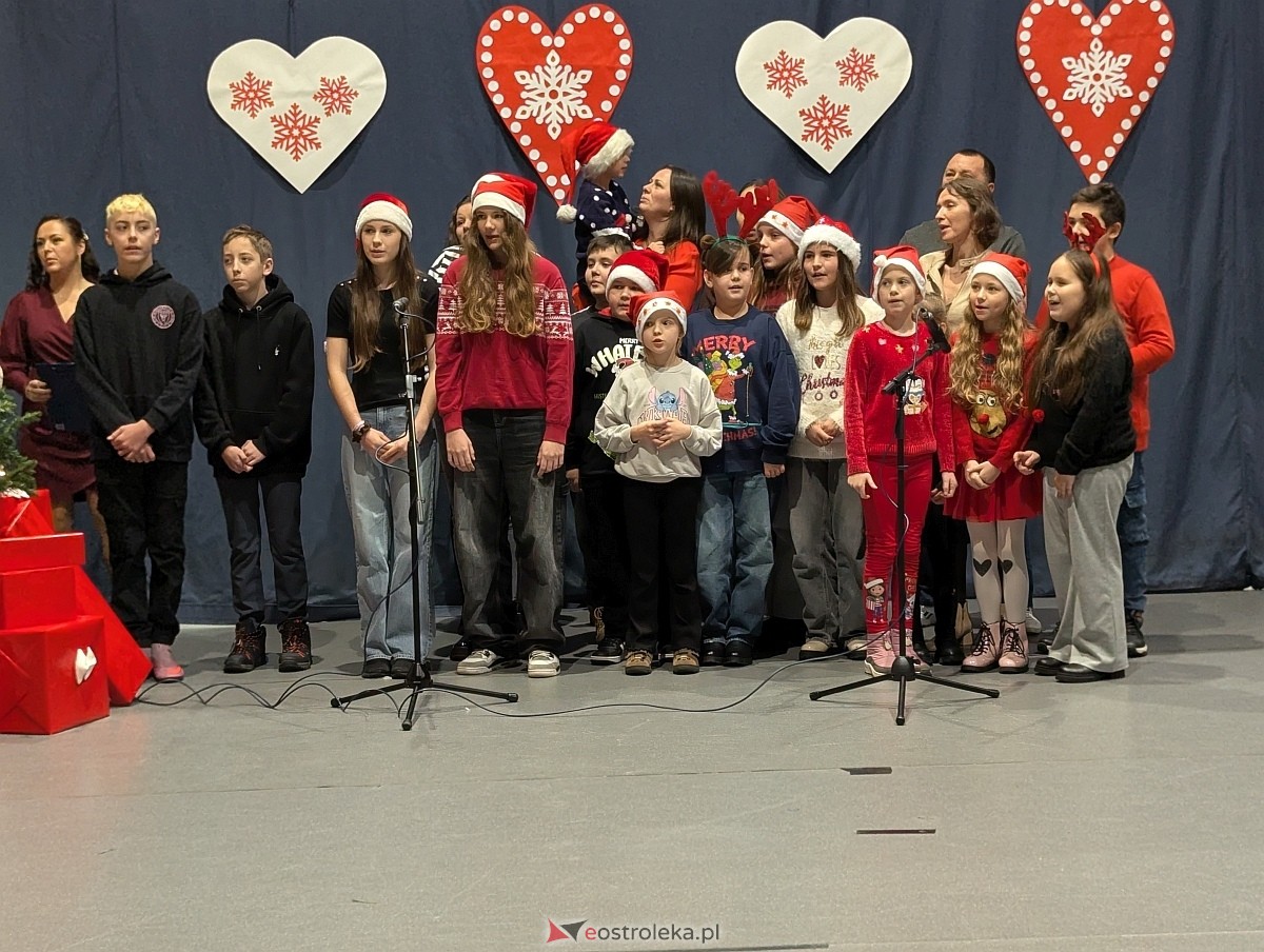 Wigilijne spotkanie dla podopiecznych Zespołu Placówek Wsparcia Dziennego [12.12.2025] - zdjęcie #13 - eOstroleka.pl