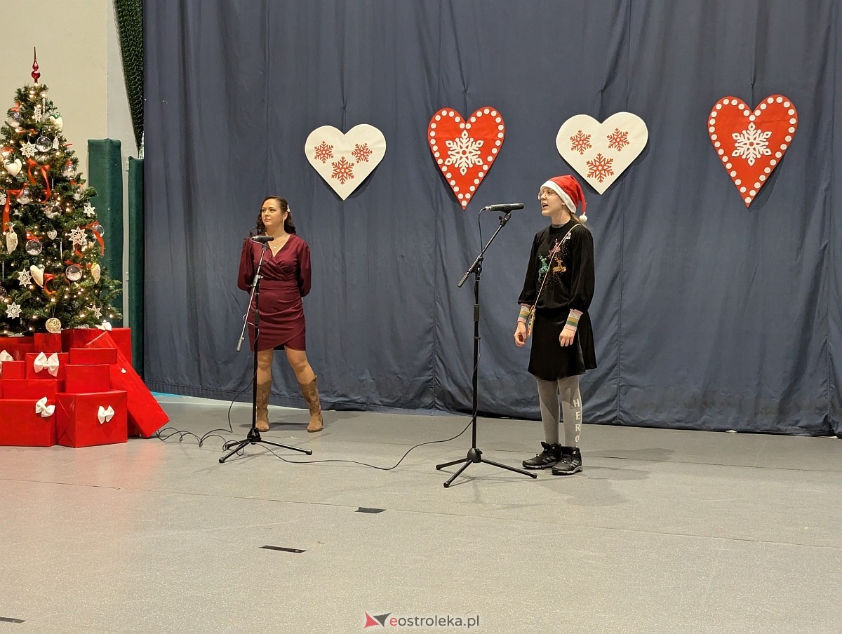 Wigilijne spotkanie dla podopiecznych Zespołu Placówek Wsparcia Dziennego [12.12.2025] - zdjęcie #12 - eOstroleka.pl
