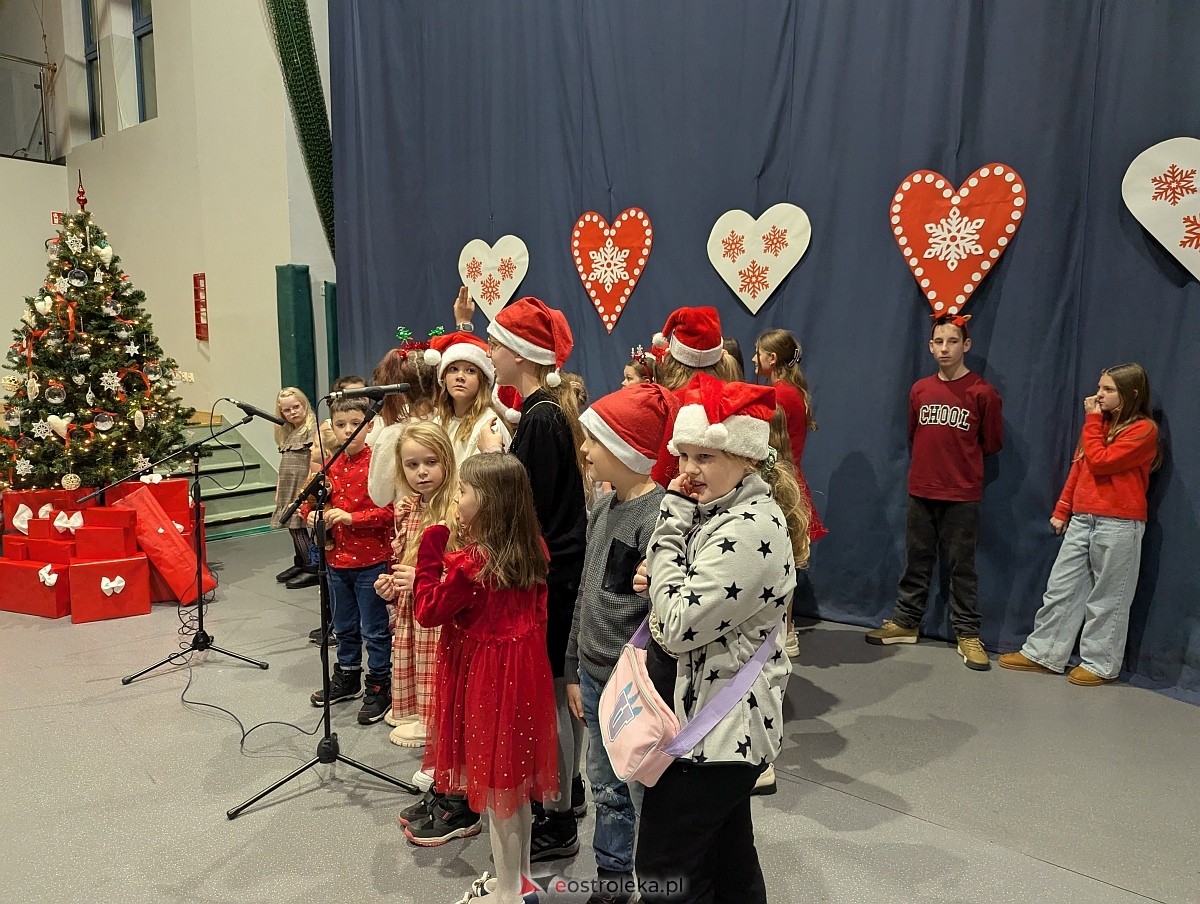 Wigilijne spotkanie dla podopiecznych Zespołu Placówek Wsparcia Dziennego [12.12.2025] - zdjęcie #7 - eOstroleka.pl