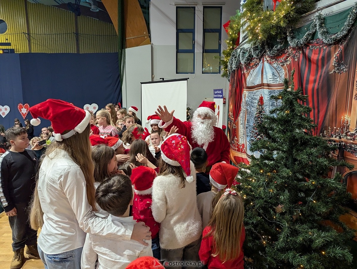 Wigilijne spotkanie dla podopiecznych Zespołu Placówek Wsparcia Dziennego [12.12.2025] - zdjęcie #5 - eOstroleka.pl