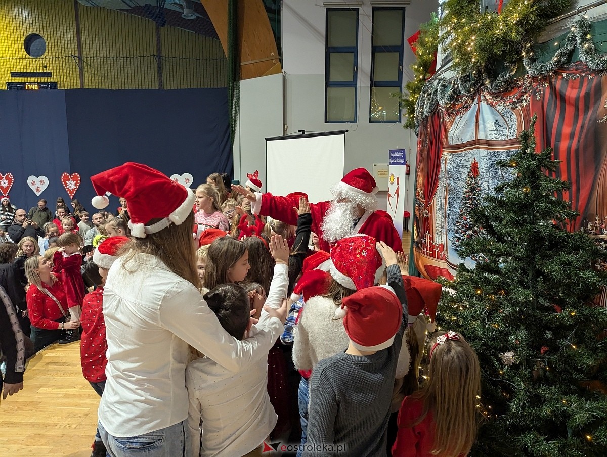 Wigilijne spotkanie dla podopiecznych Zespołu Placówek Wsparcia Dziennego [12.12.2025] - zdjęcie #4 - eOstroleka.pl