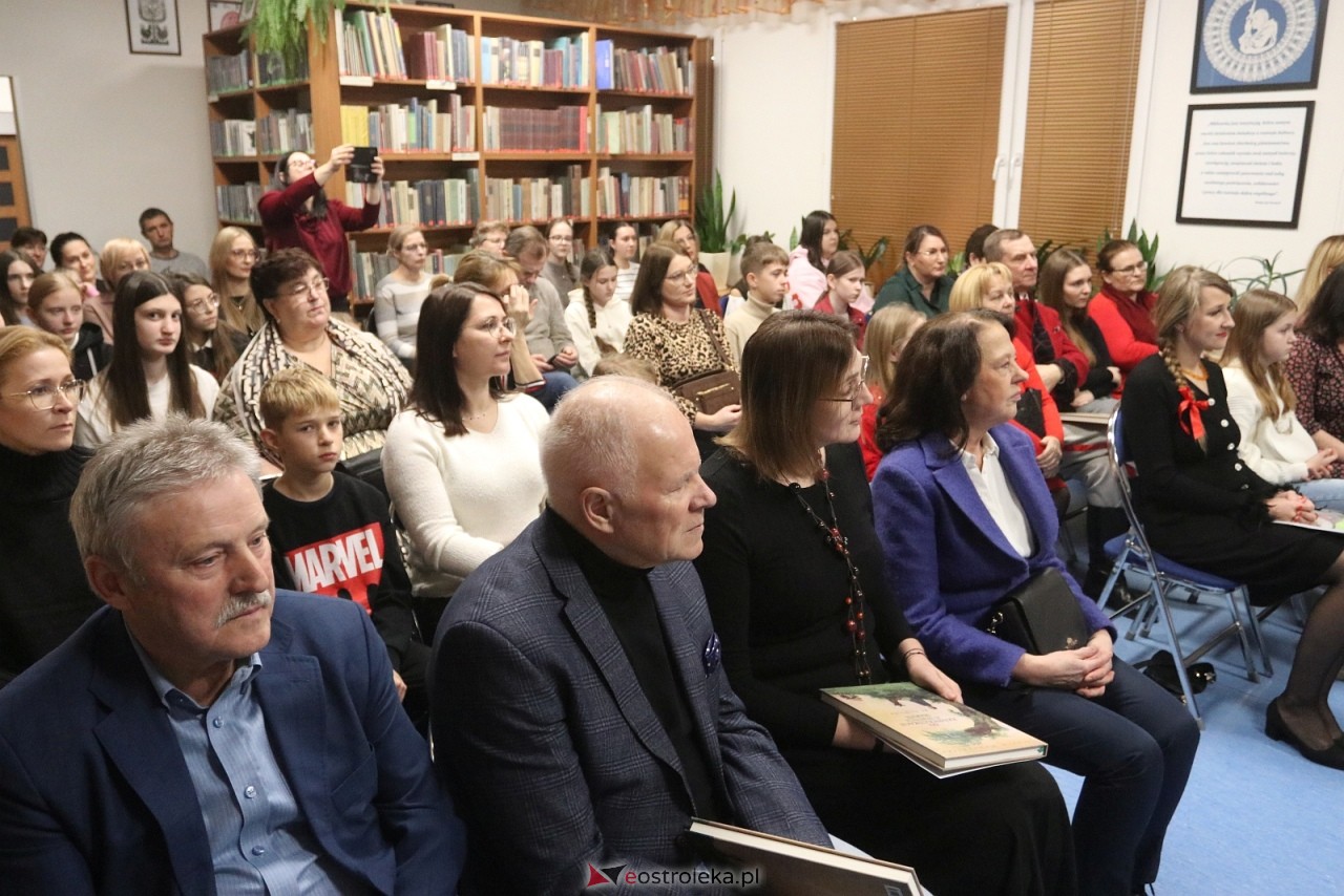 O krasnoludkach i sierotce Marysi po kurpiowsku [12.12.2025] - zdjęcie #78 - eOstroleka.pl