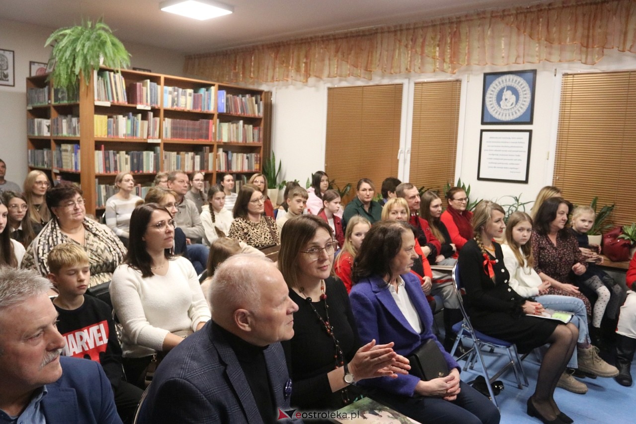 O krasnoludkach i sierotce Marysi po kurpiowsku [12.12.2025] - zdjęcie #71 - eOstroleka.pl