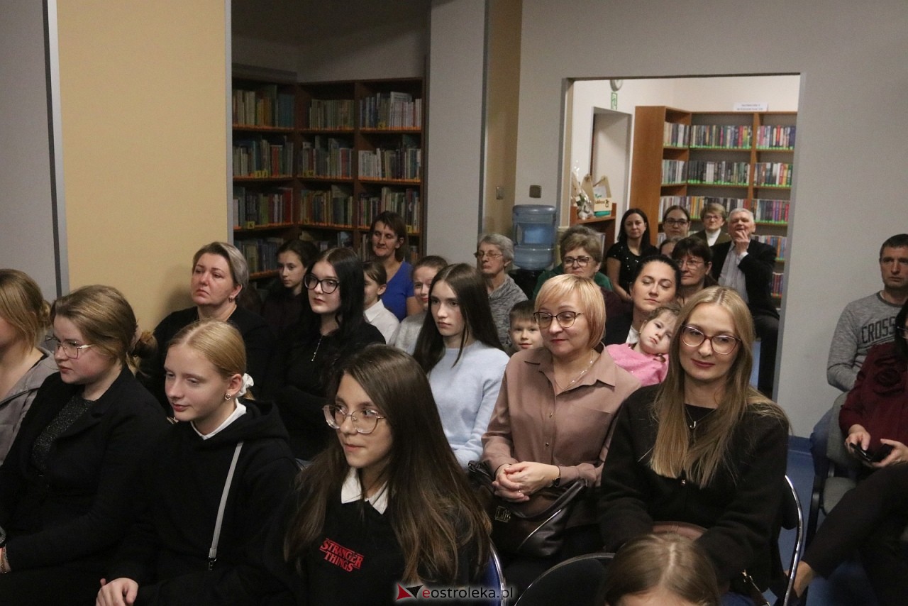 O krasnoludkach i sierotce Marysi po kurpiowsku [12.12.2025] - zdjęcie #61 - eOstroleka.pl