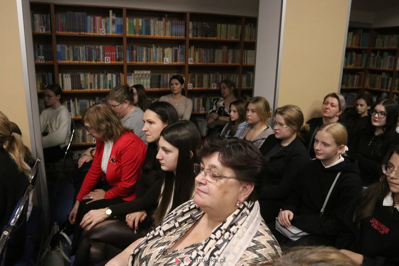 O krasnoludkach i sierotce Marysi po kurpiowsku [12.12.2025] - zdjęcie #59 - eOstroleka.pl