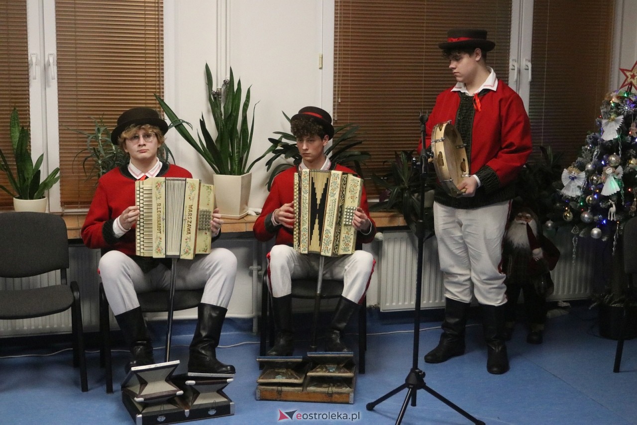 O krasnoludkach i sierotce Marysi po kurpiowsku [12.12.2025] - zdjęcie #28 - eOstroleka.pl