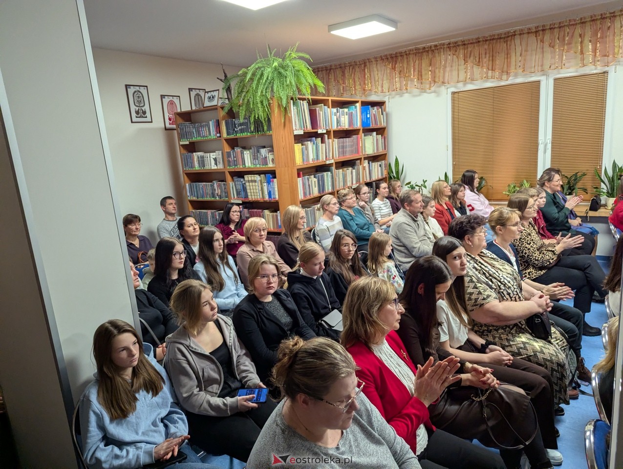 O krasnoludkach i sierotce Marysi po kurpiowsku [12.12.2025] - zdjęcie #26 - eOstroleka.pl