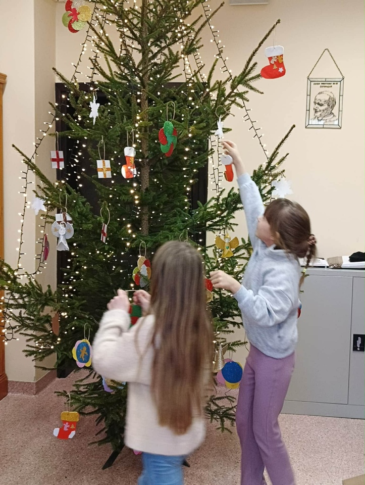 Magia świąt w Szkole Podstawowej nr 10 w Ostrołęce [12.12.2025] - zdjęcie #20 - eOstroleka.pl