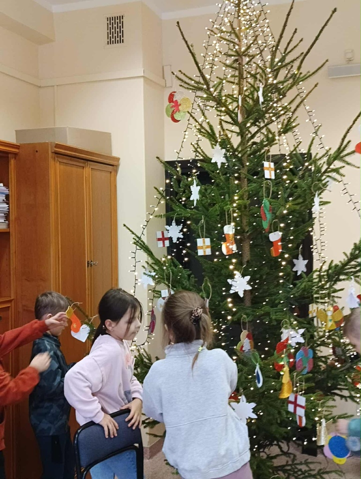 Magia świąt w Szkole Podstawowej nr 10 w Ostrołęce [12.12.2025] - zdjęcie #18 - eOstroleka.pl
