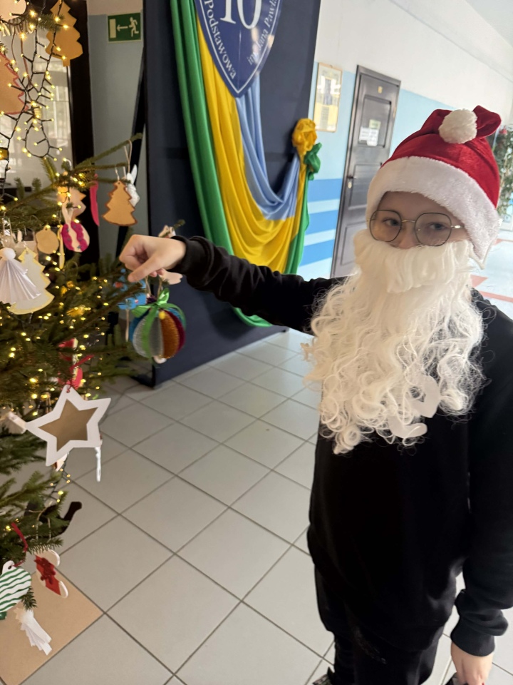 Magia świąt w Szkole Podstawowej nr 10 w Ostrołęce [12.12.2025] - zdjęcie #12 - eOstroleka.pl