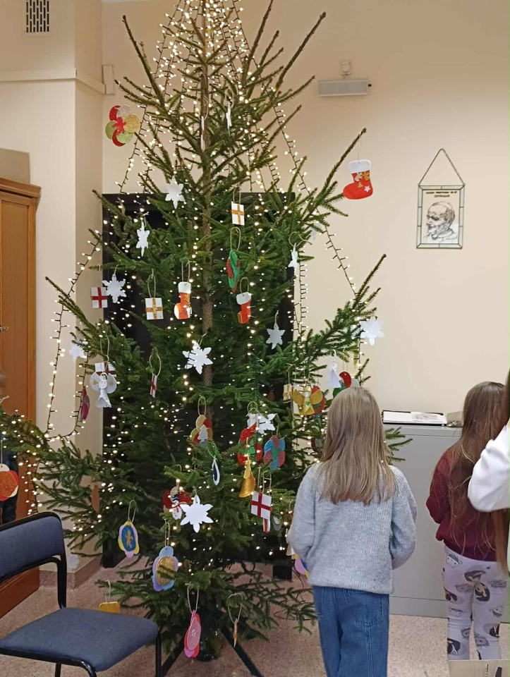 Magia świąt w Szkole Podstawowej nr 10 w Ostrołęce [12.12.2025] - zdjęcie #9 - eOstroleka.pl