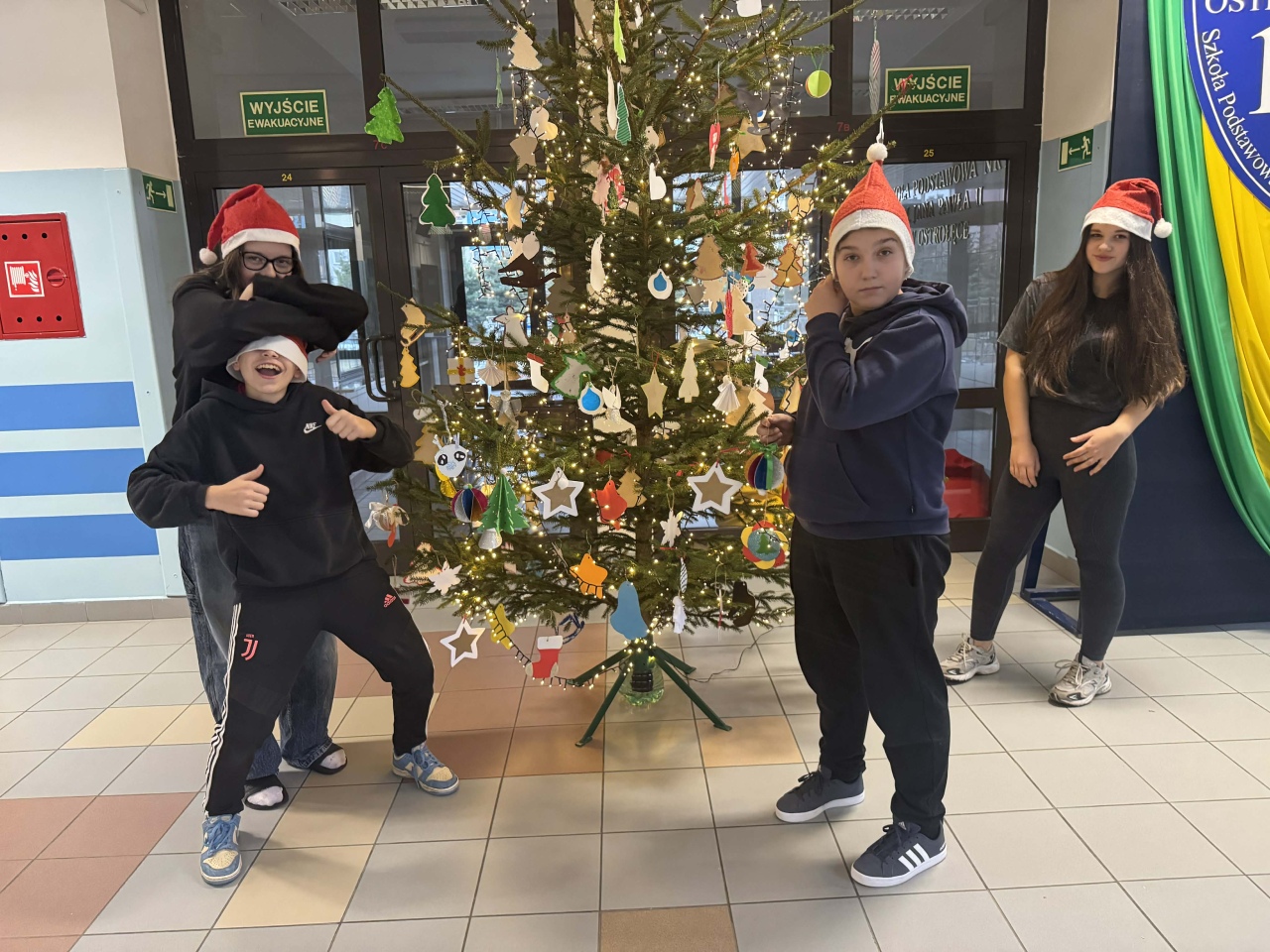 Magia świąt w Szkole Podstawowej nr 10 w Ostrołęce [12.12.2025] - zdjęcie #7 - eOstroleka.pl