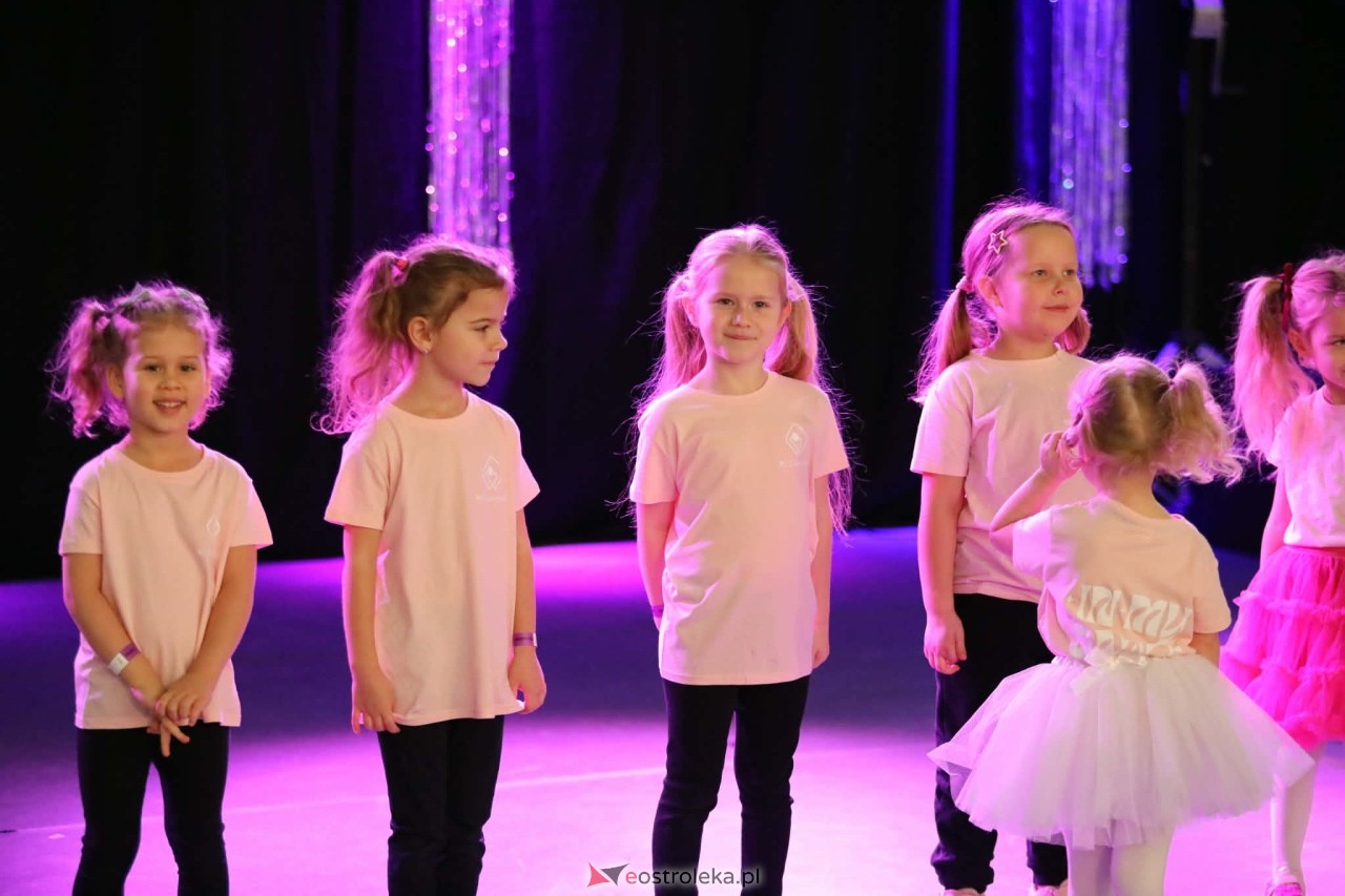 Świąteczna Gala Bezwahania Dance Center [13.12.2025] - zdjęcie #297 - eOstroleka.pl