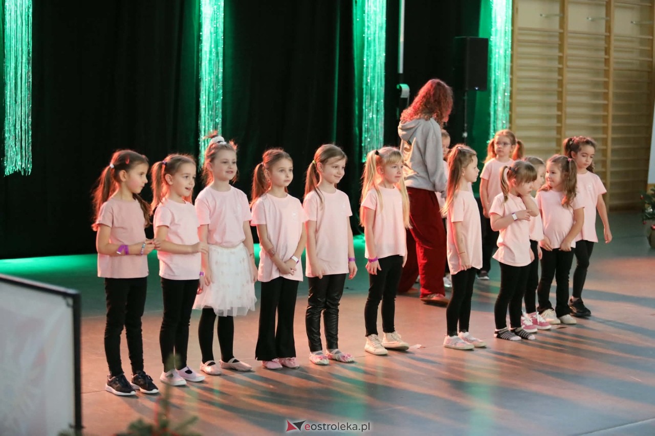 Świąteczna Gala Bezwahania Dance Center [13.12.2025] - zdjęcie #294 - eOstroleka.pl