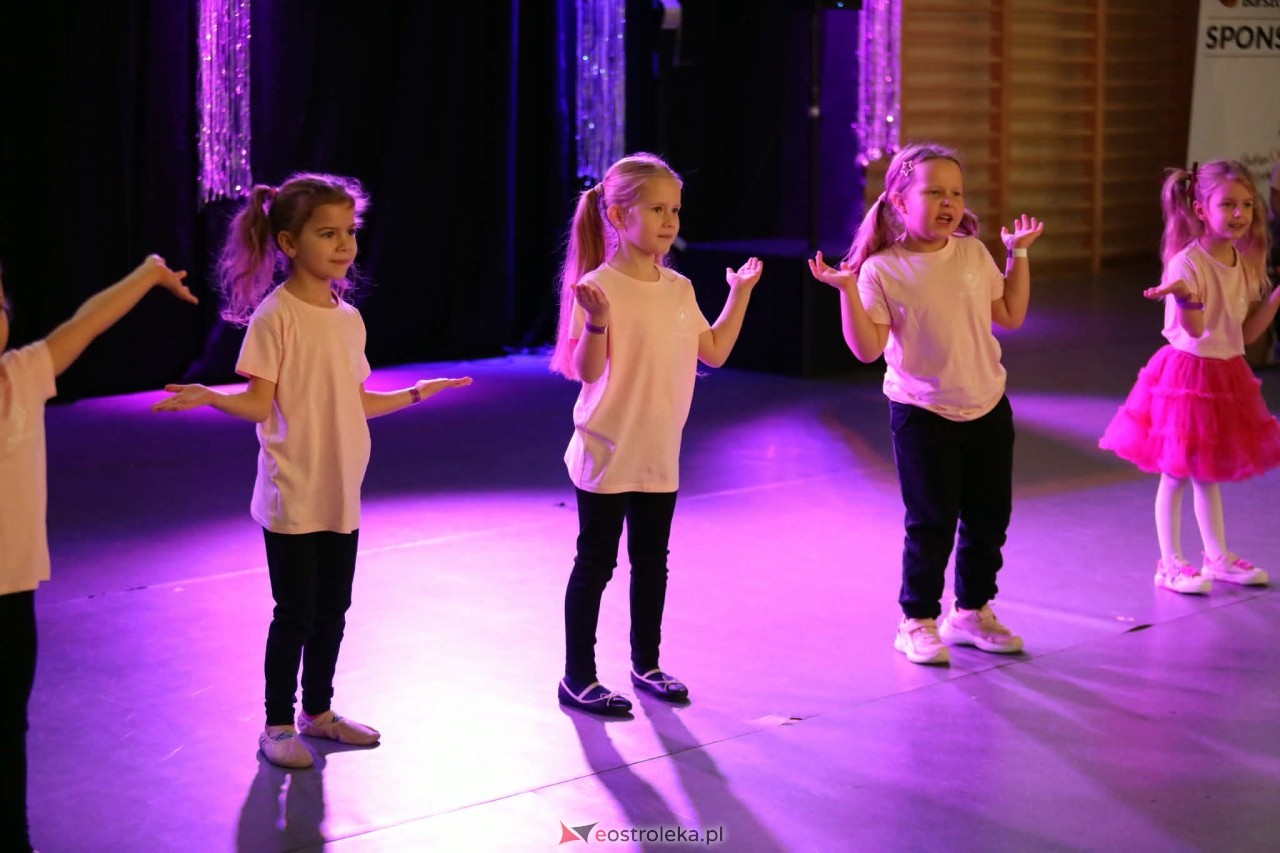 Świąteczna Gala Bezwahania Dance Center [13.12.2025] - zdjęcie #293 - eOstroleka.pl