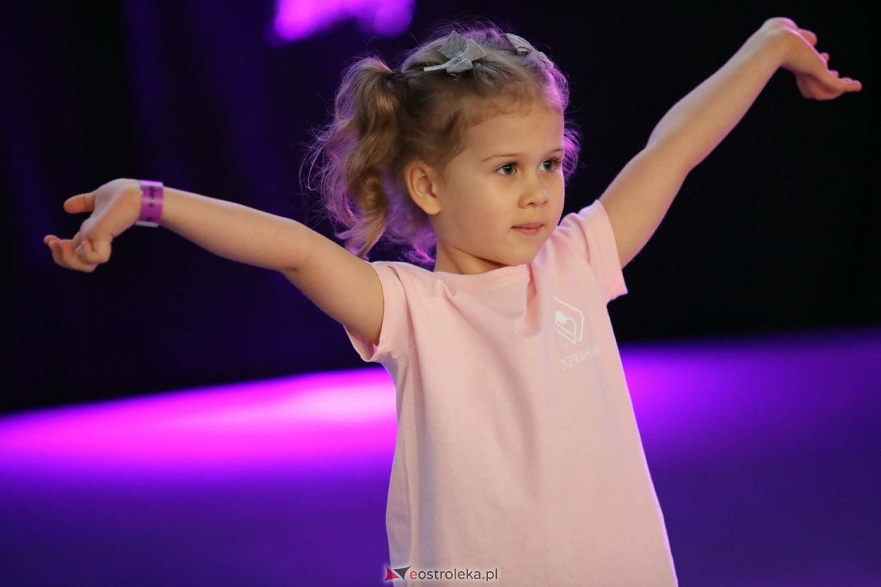 Świąteczna Gala Bezwahania Dance Center [13.12.2025] - zdjęcie #290 - eOstroleka.pl