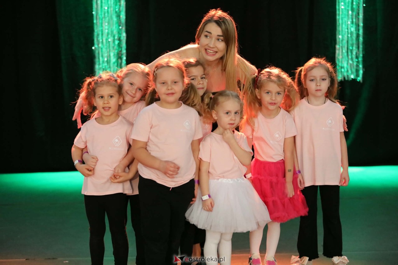 Świąteczna Gala Bezwahania Dance Center [13.12.2025] - zdjęcie #285 - eOstroleka.pl