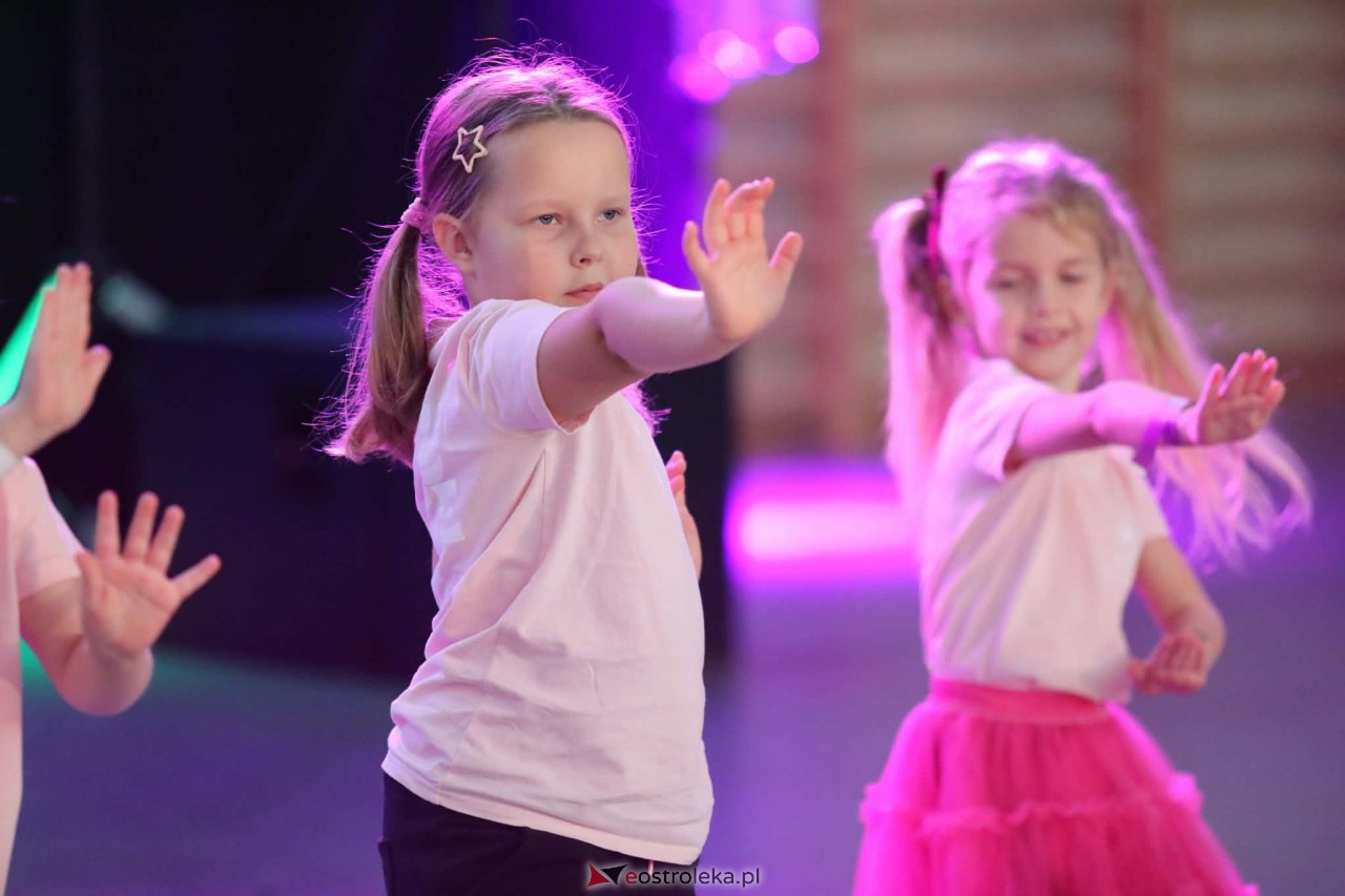 Świąteczna Gala Bezwahania Dance Center [13.12.2025] - zdjęcie #283 - eOstroleka.pl