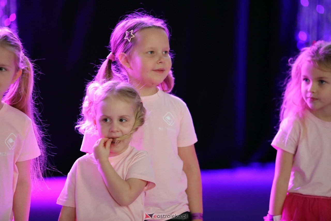 Świąteczna Gala Bezwahania Dance Center [13.12.2025] - zdjęcie #278 - eOstroleka.pl