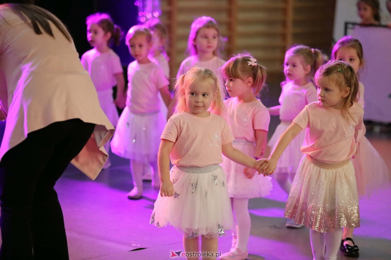 Świąteczna Gala Bezwahania Dance Center [13.12.2025] - zdjęcie #264 - eOstroleka.pl