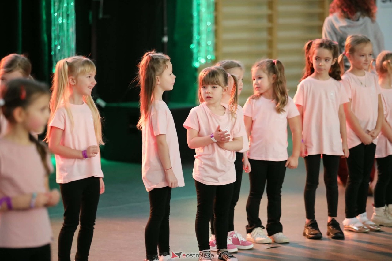 Świąteczna Gala Bezwahania Dance Center [13.12.2025] - zdjęcie #261 - eOstroleka.pl
