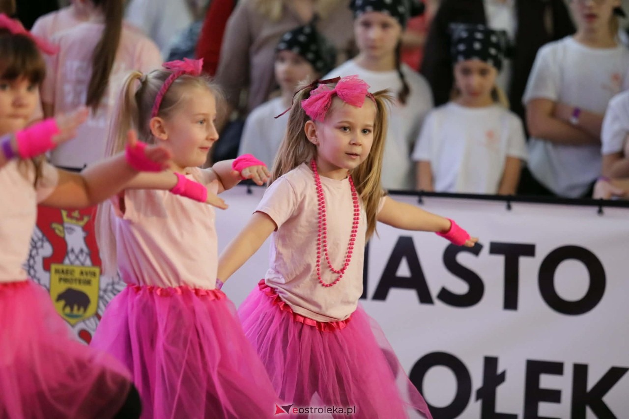 Świąteczna Gala Bezwahania Dance Center [13.12.2025] - zdjęcie #260 - eOstroleka.pl