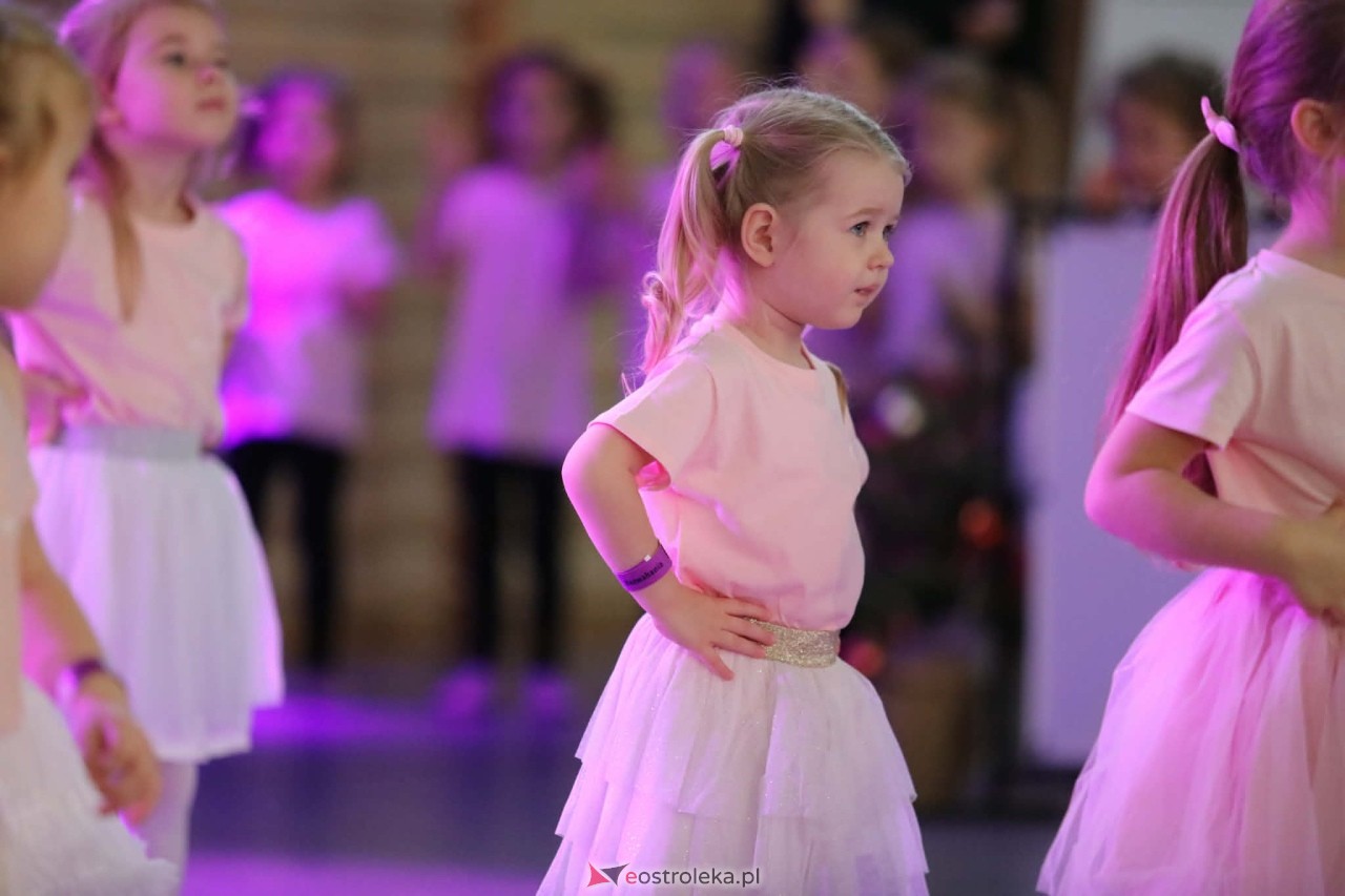 Świąteczna Gala Bezwahania Dance Center [13.12.2025] - zdjęcie #259 - eOstroleka.pl