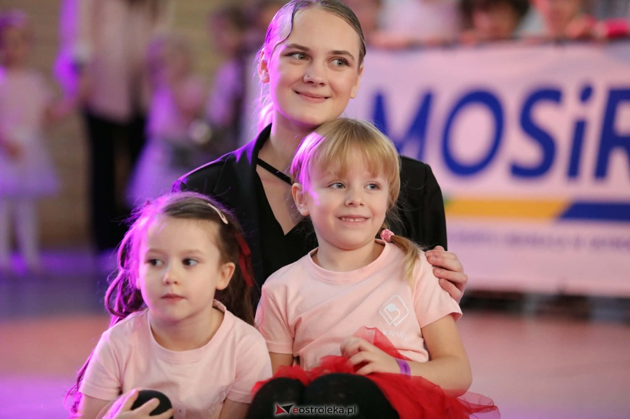 Świąteczna Gala Bezwahania Dance Center [13.12.2025] - zdjęcie #257 - eOstroleka.pl