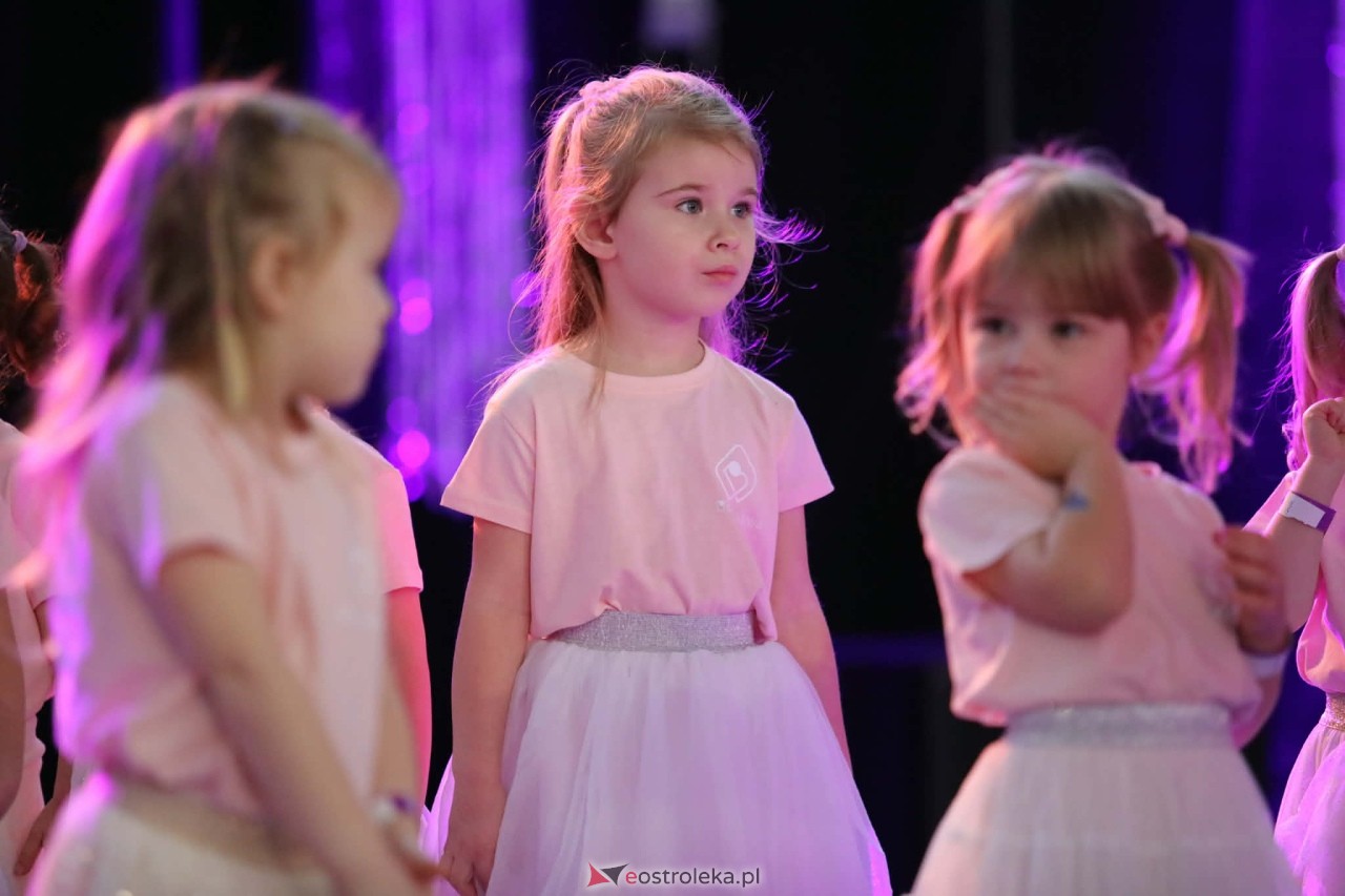 Świąteczna Gala Bezwahania Dance Center [13.12.2025] - zdjęcie #253 - eOstroleka.pl