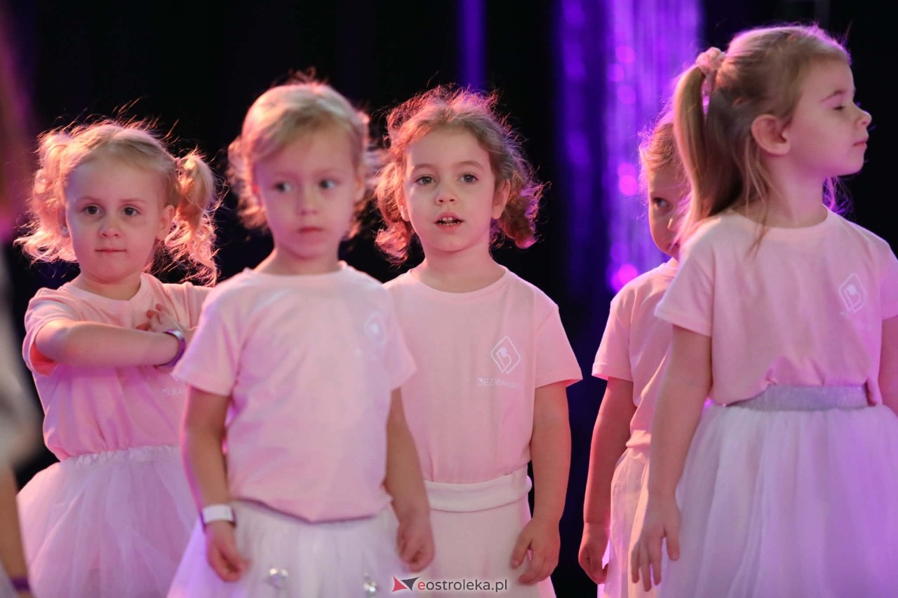 Świąteczna Gala Bezwahania Dance Center [13.12.2025] - zdjęcie #250 - eOstroleka.pl