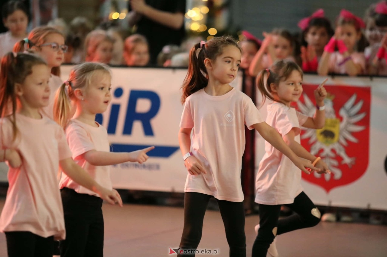 Świąteczna Gala Bezwahania Dance Center [13.12.2025] - zdjęcie #247 - eOstroleka.pl