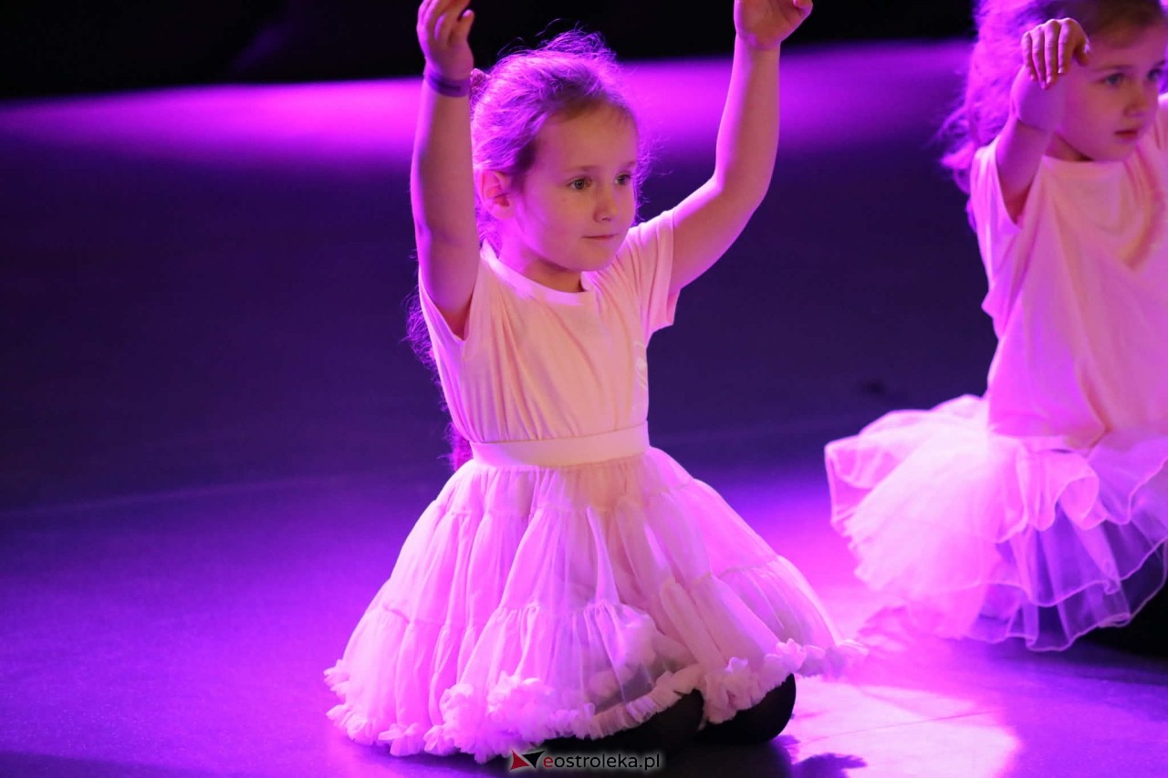 Świąteczna Gala Bezwahania Dance Center [13.12.2025] - zdjęcie #246 - eOstroleka.pl