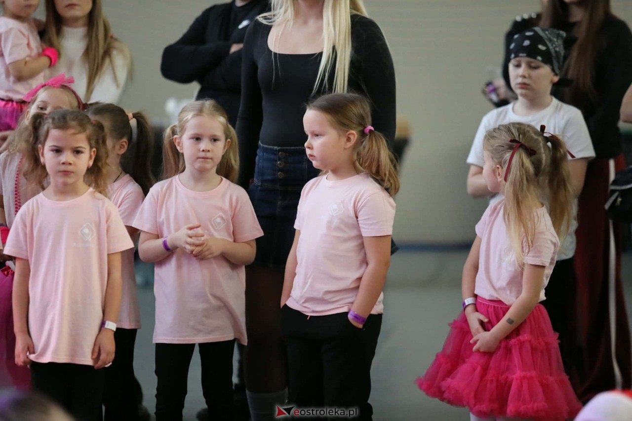 Świąteczna Gala Bezwahania Dance Center [13.12.2025] - zdjęcie #242 - eOstroleka.pl